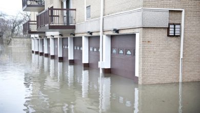 L'acqua continua a ristagnare nei paesi colpiti dall'alluvione