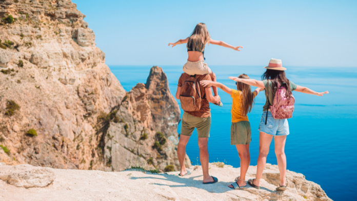 Famiglia con figli in vacanza